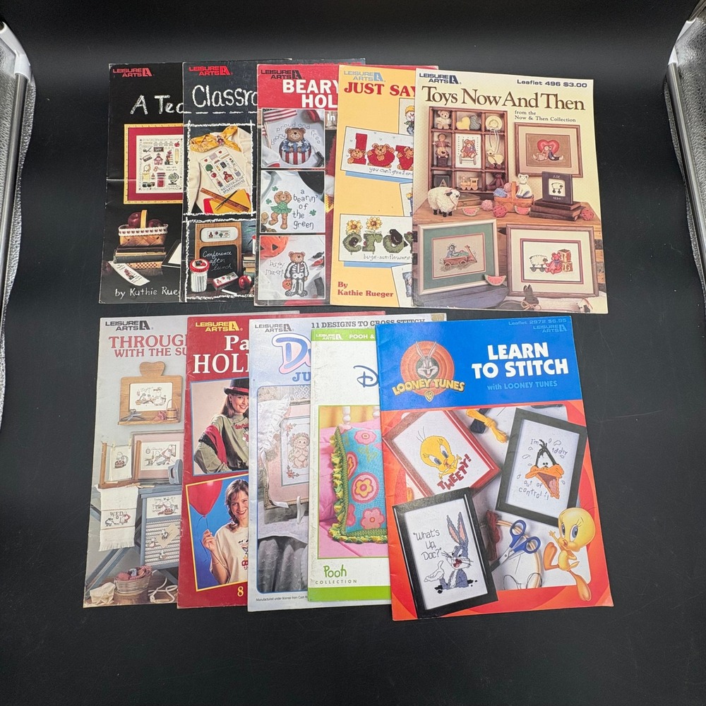 Vtg Desirable Lot of 10 Leisure Arts Cross Stitch Leaflets Disney Looney Holiday